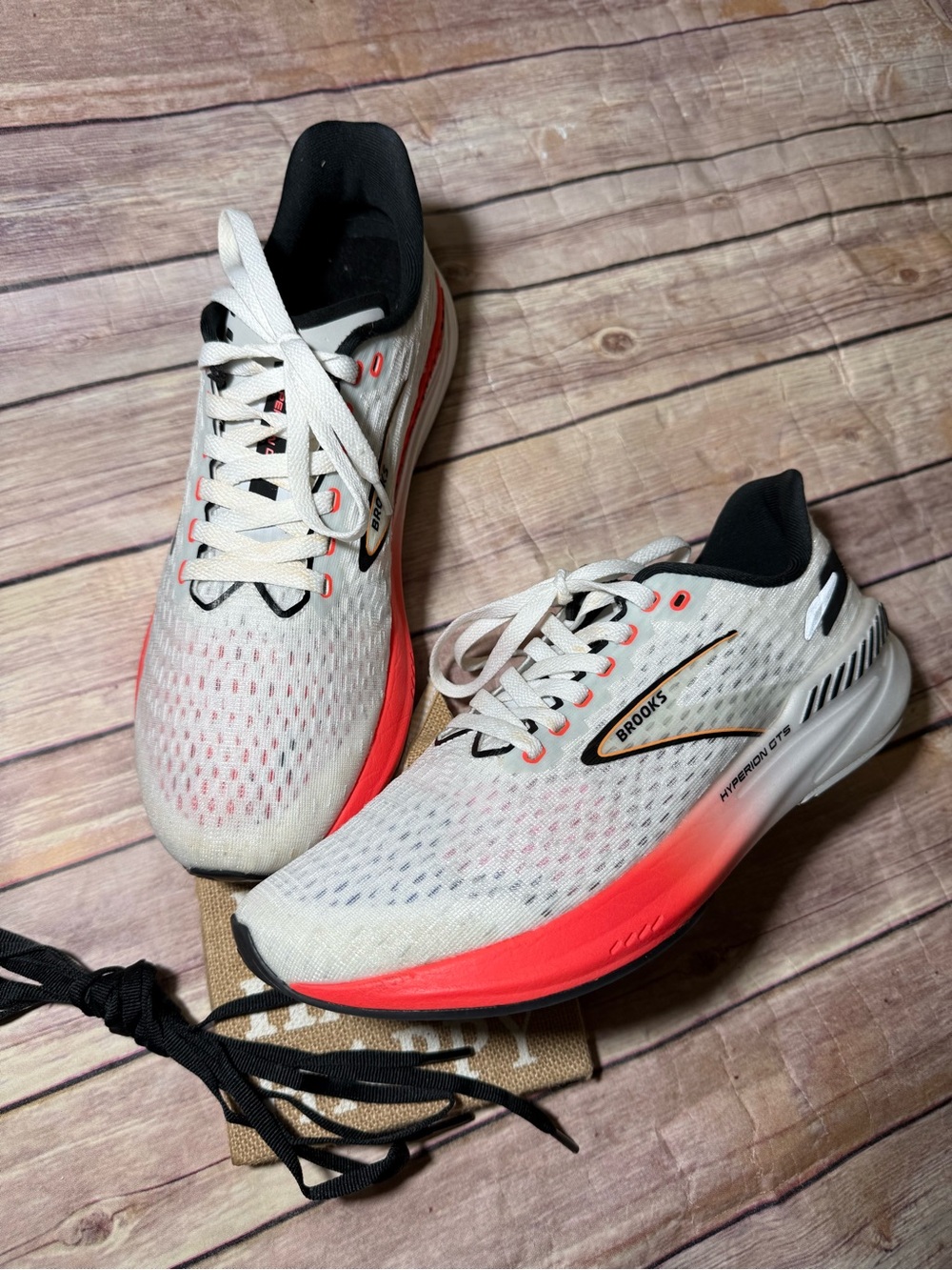 Brooks Women’s Hyperion GTS Sneaker Fiery Coral & Black size 11